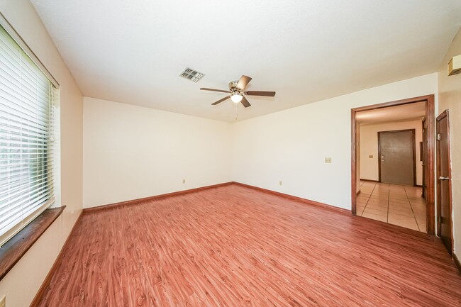 Photo - 2614 Martin Ln