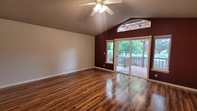 Photo - 310 Village Dr