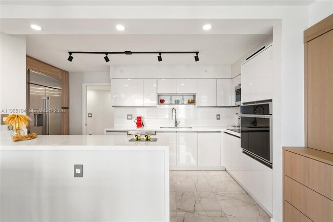 Photo - 5757 Collins Ave Unit 1006