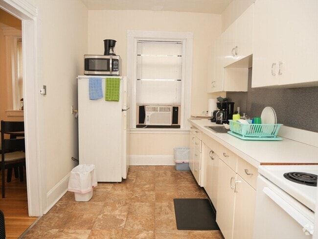 Building Photo - 395 Harvard St Unit 6 Rental