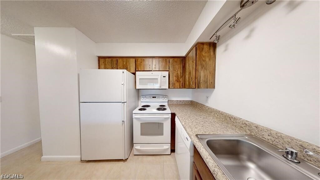 Photo - 2303 NE 6th St