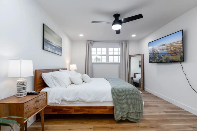 306 W Lookout Dr