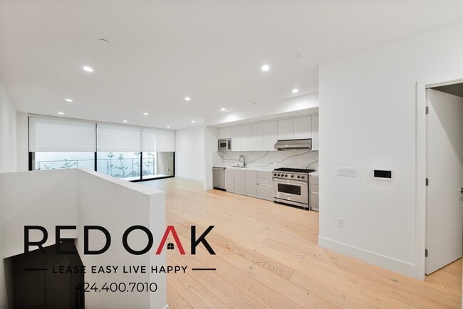 Building Photo - 1415 Reeves St Unit 206