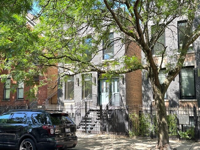 Building Photo - 1424 N Bosworth Ave Unit 1