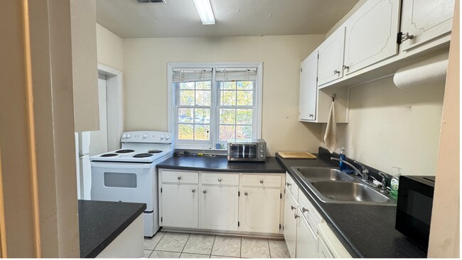 Photo - 935 Baxter St Unit 4