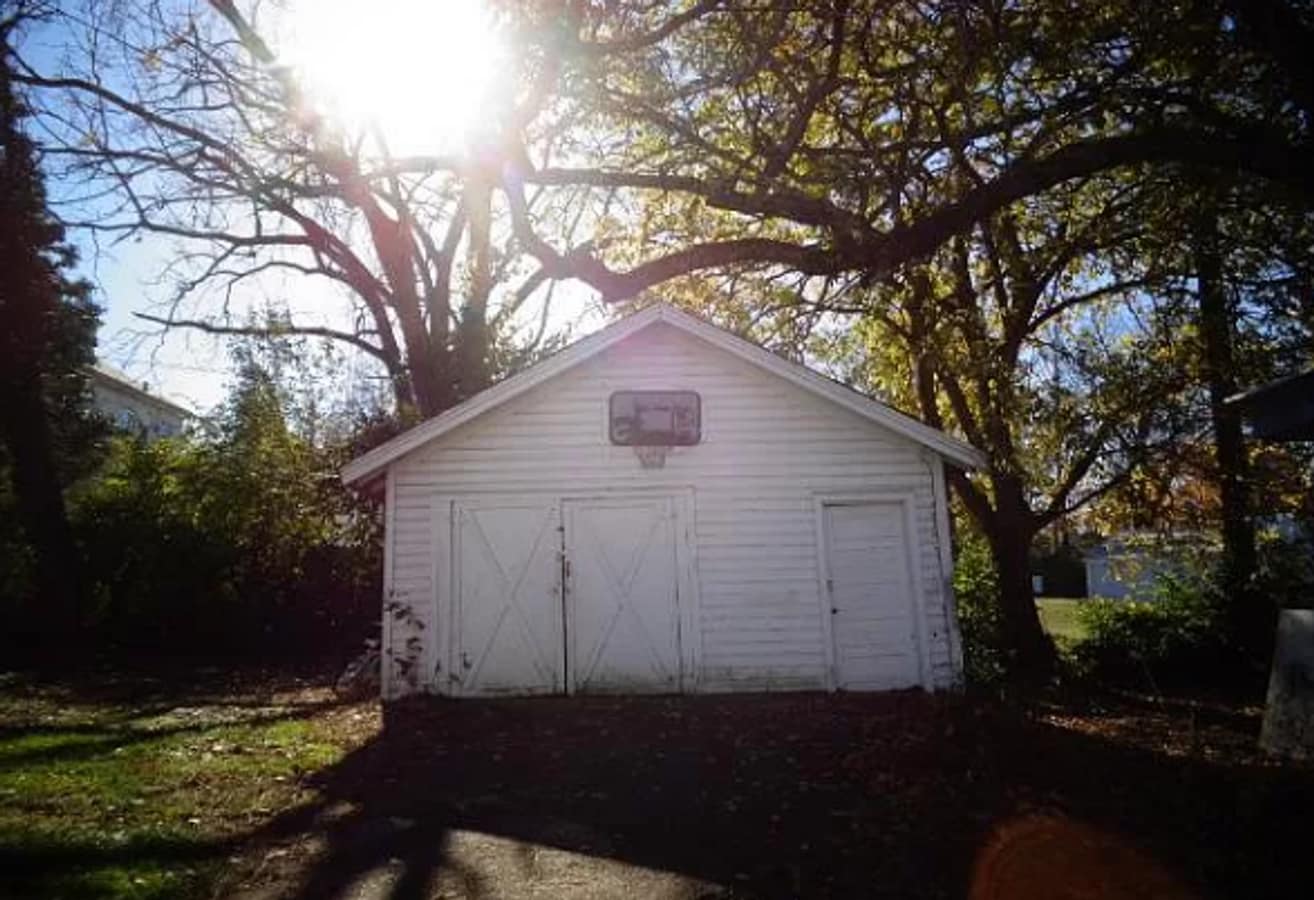 Photo - 106 W Hickman St