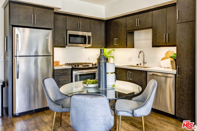 Photo - 75 W Walnut St