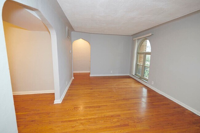 Photo - Southampton never looked this pretty in winter! Unidad 5823-2W Lindenwood