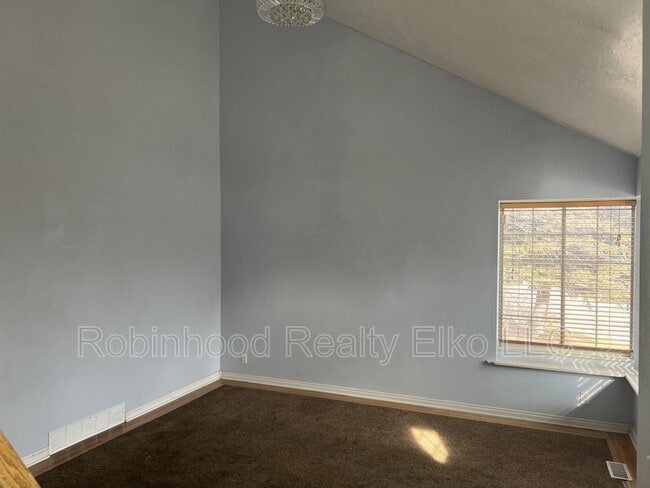 Photo - 2211 Sierra Dr