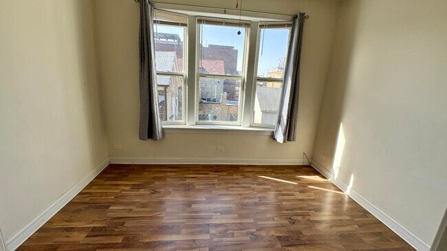 Photo - 1254 N Bosworth Ave Unit 3R