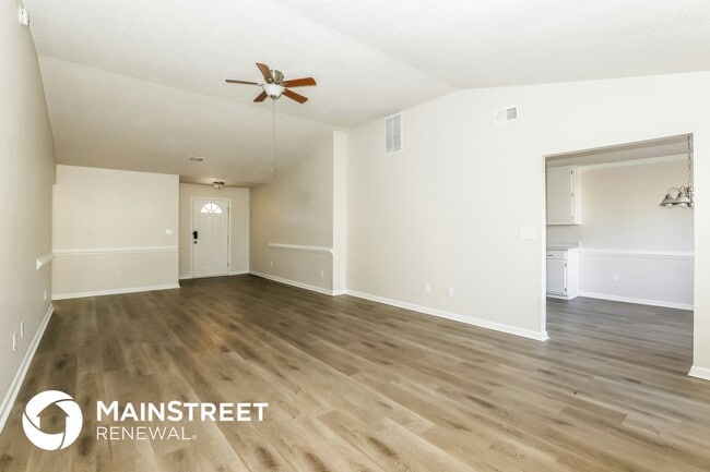 Photo - 1915 Portwest Way