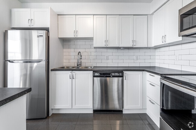 Interior Photo - 2570 Kingston Road