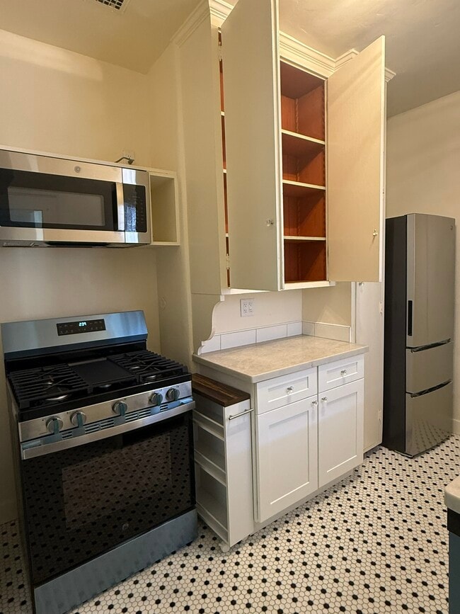 Kitchen with new stove/microwave/freg - 795 N 2nd St