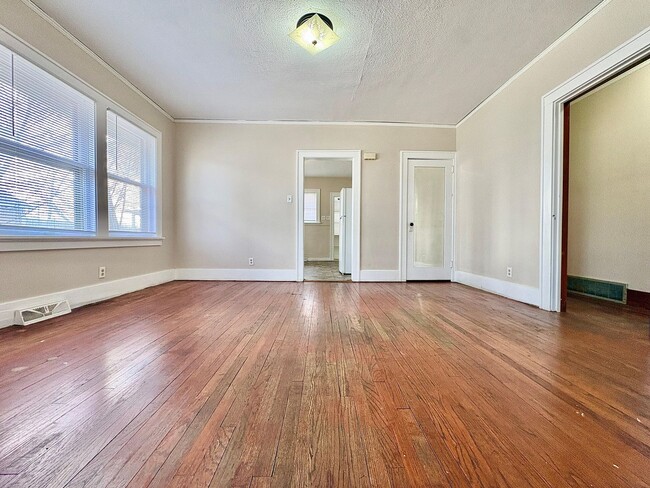 Photo - 1815 Kemble Ave