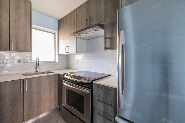 Building Photo - 1250 SW 4th St Unit 6