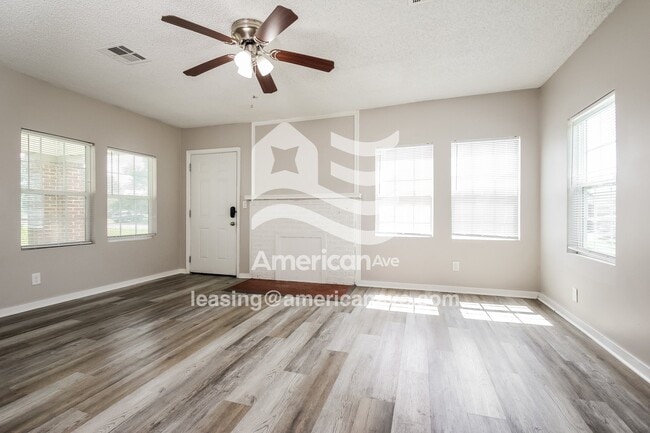 Photo - 210 E Will Rogers Blvd