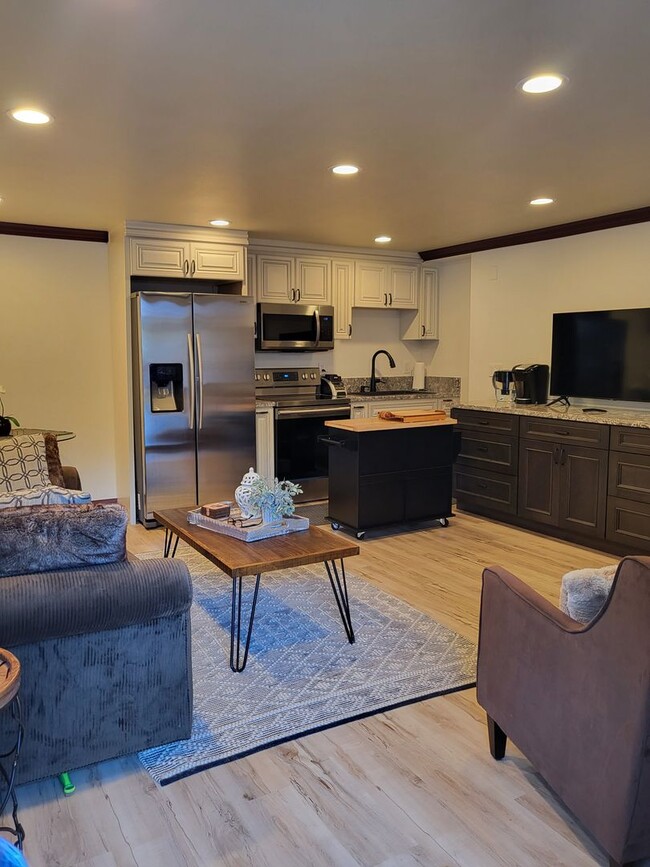 Photo - Charming Guest House in Glendora's "The Oa...