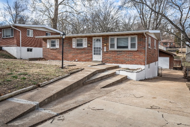 Photo - 807 Thomas Ave