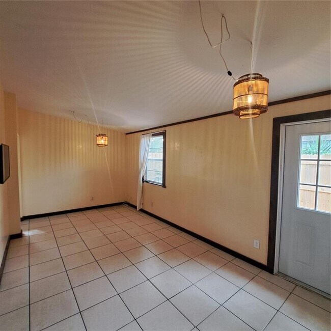 Photo - 627 61st Ave S