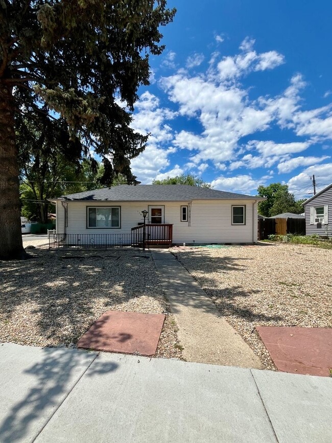 Charming 3-Bedroom Home with Spacious Layo... - Charming 3-Bedroom Home with Spacious Layo...