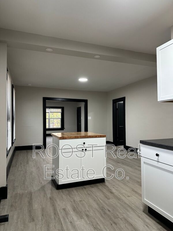 Photo - 98-100 N Hague Ave