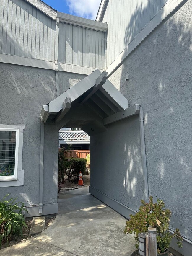 Building Photo - Spacious 2-Bedroom, 2-Bath Condo – Fully R...