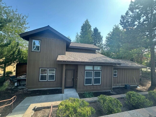 Photo - 2737 NW Skyliners Rd House
