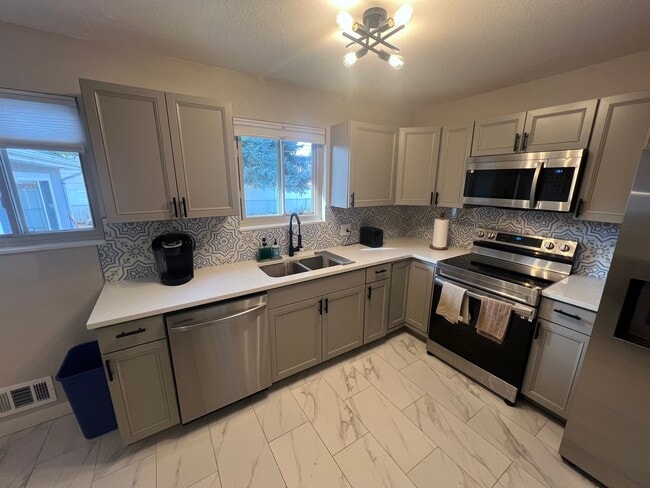 Photo - 11867 Keough Dr Unit Upstairs