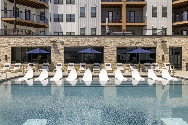 Building Photo - Timber Club