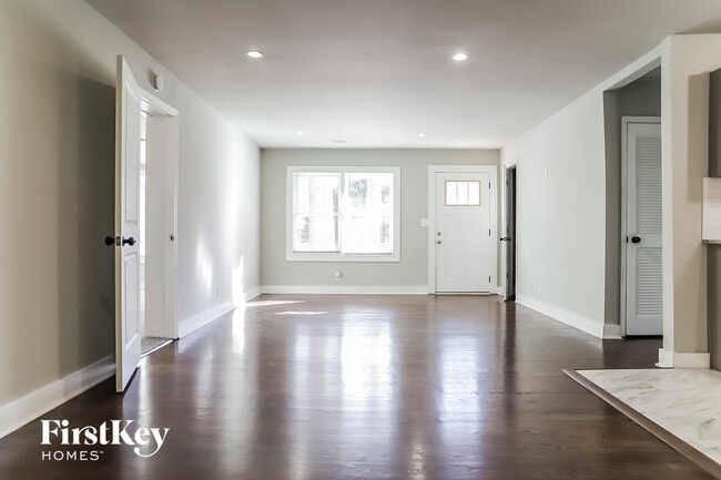 Photo - 2207 Freydale Rd