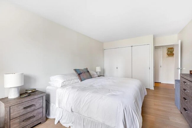 Photo - 225 Rector Pl Unit 14J