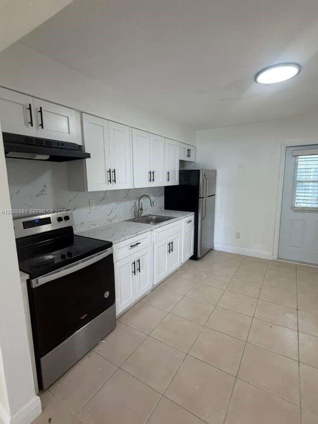 Photo - 18416 NE 24th Ct Unidad 18418