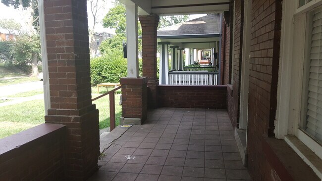 215 E 16th Ave Unidad 215