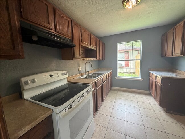 Photo - 1319 Bernard St