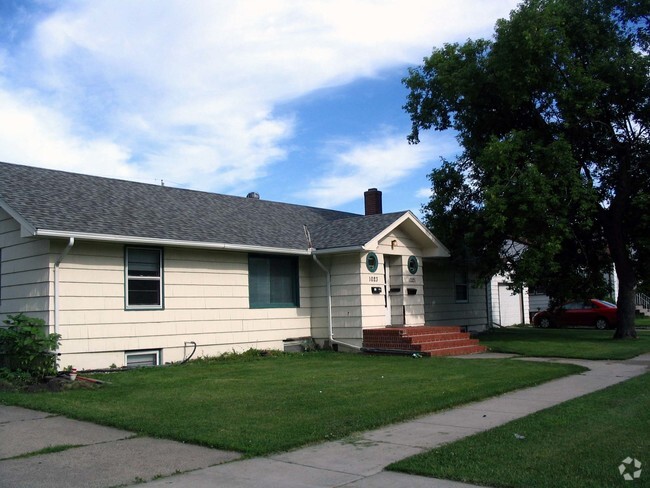 Building Photo - 1021-1023 5th St S Rental