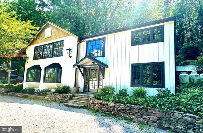 Building Photo - 3017 River Rd Rental