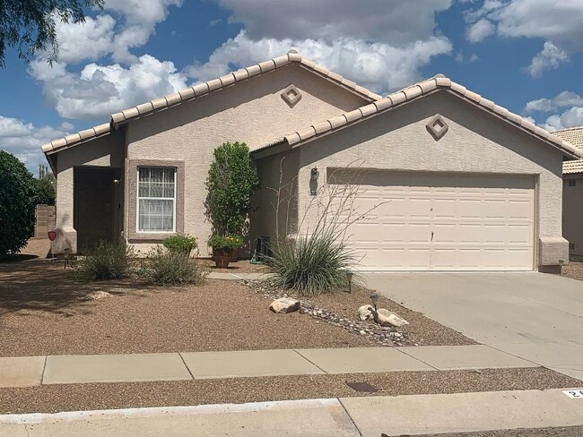 Building Photo - 2010 W Cholla Vista Dr