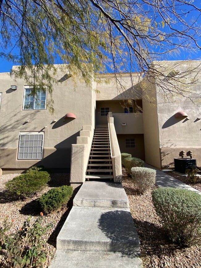 Building Photo - Desert Falls Unit 205