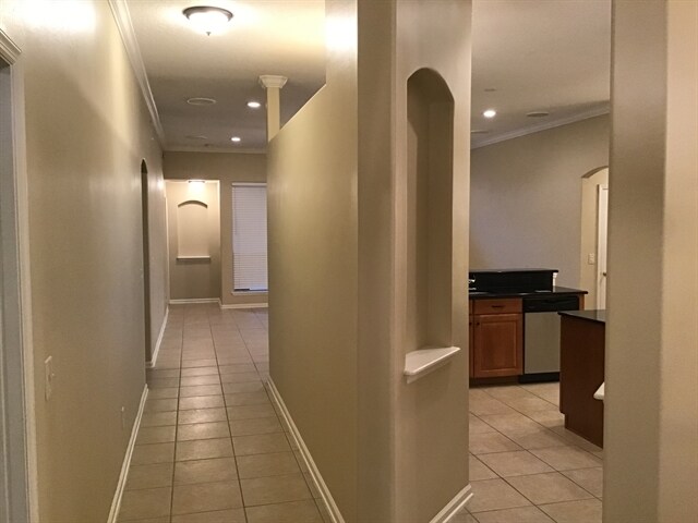 Photo - 577 E Silverthorn Ln