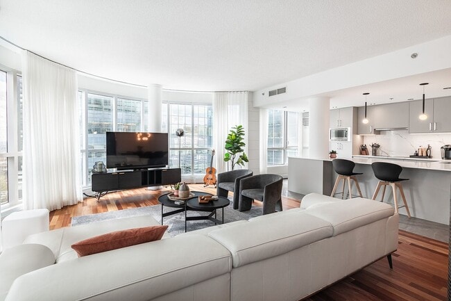 Building Photo - 1100 Rue de la Montagne Unit 1803
