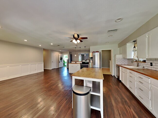 Photo - DARLING HOME IN DENTON READY NOW!