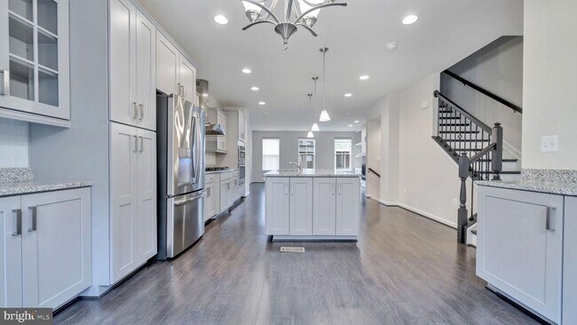 Photo - 513 Riversail Ln