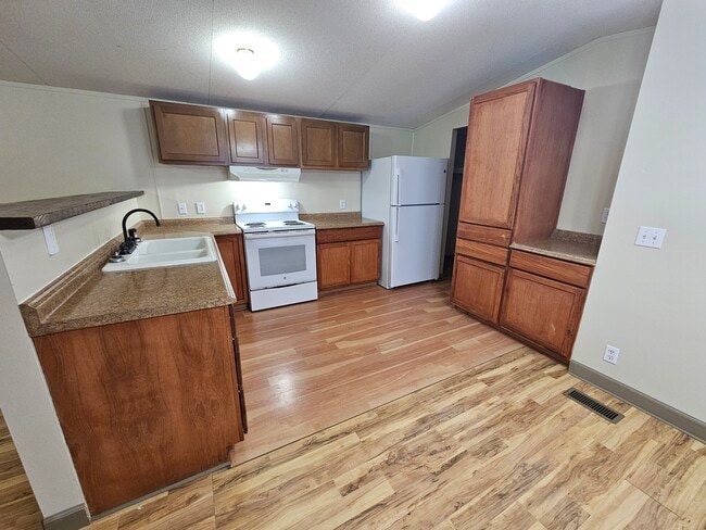 Building Photo - 2840 U.S. Hwy 190