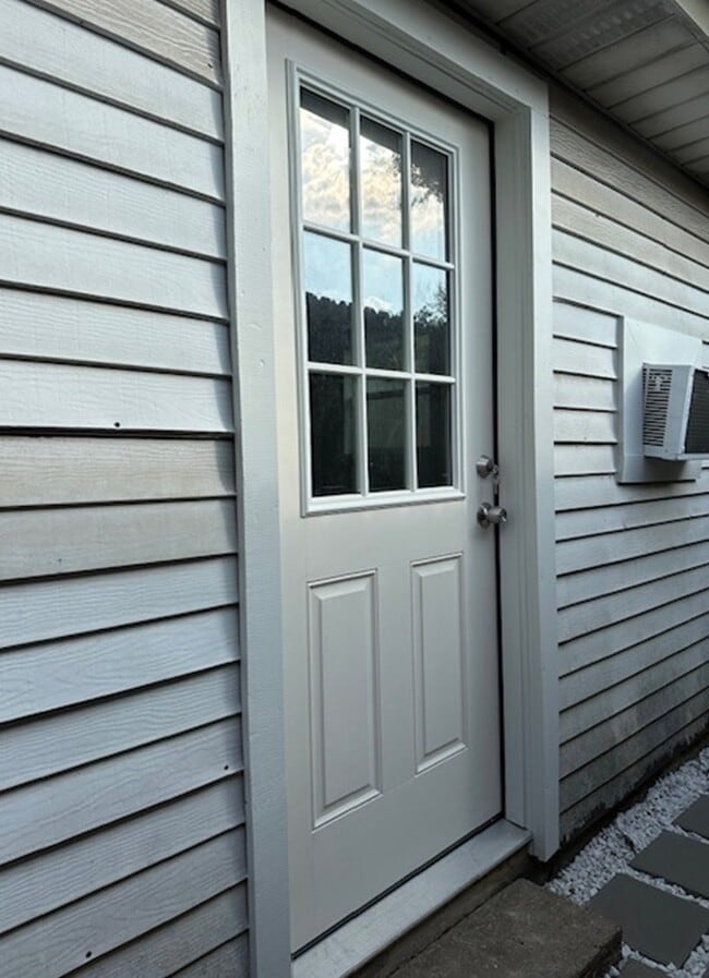 Photo - 10811 Cranbrook Rd