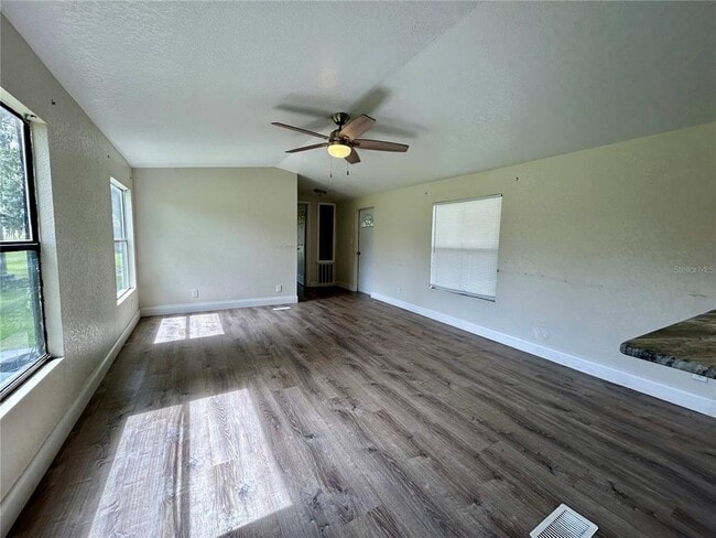 Photo - 612 Grove Dr