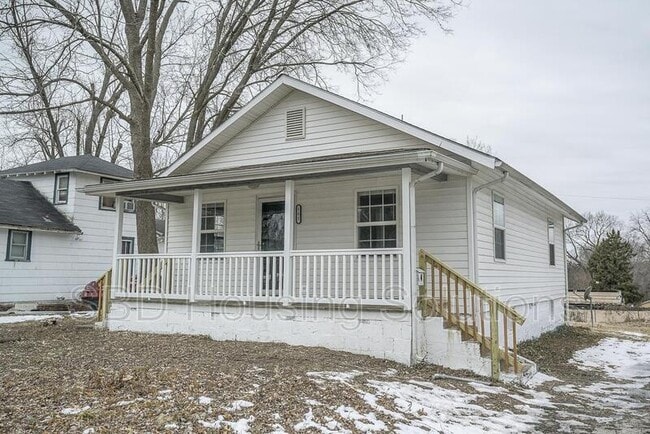 Building Photo - 102 S Ash Ave Rental