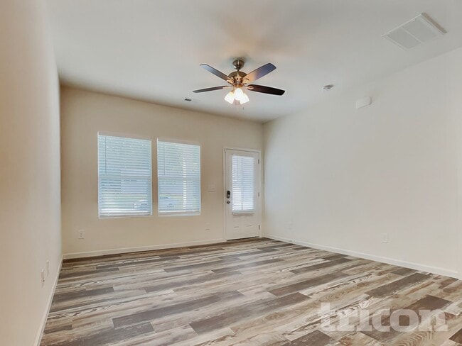 Photo - 234 W Turner St