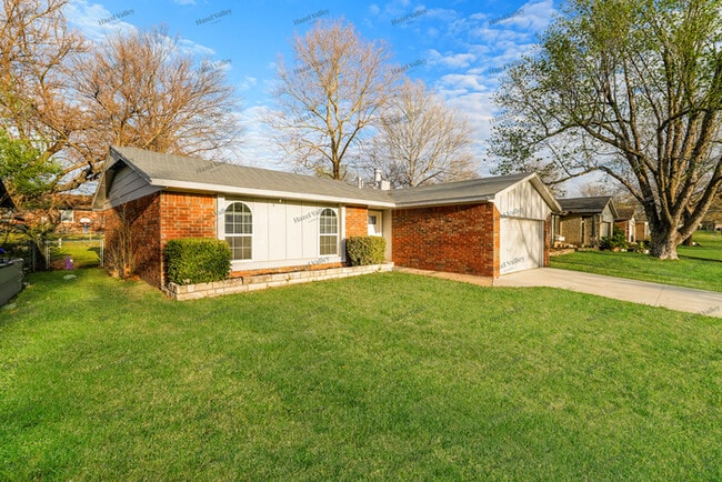 Photo - 1768 S Pine Ave