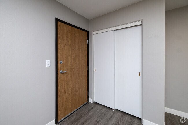 2BR, 1BA - 850SF - Entry