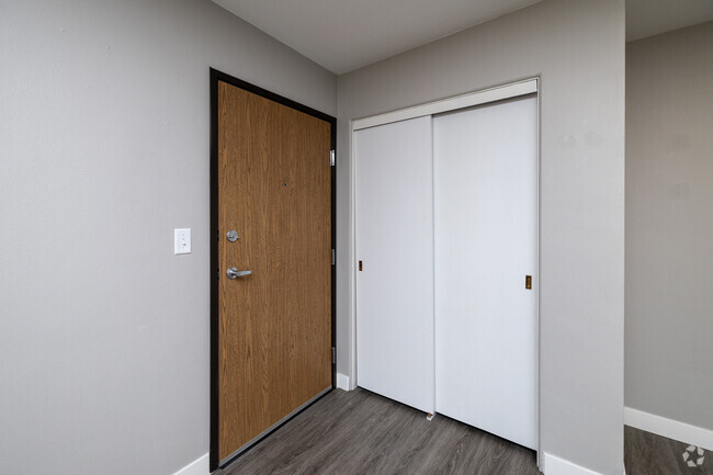 2BR, 1BA - 850SF - Entry - 517 28th Ave N Apartments